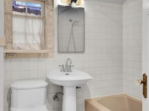 1512 10th Avenue W, Seattle WA 98119