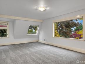 1512 10th Avenue W, Seattle WA 98119