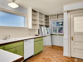 1512 10th Avenue W, Seattle WA 98119