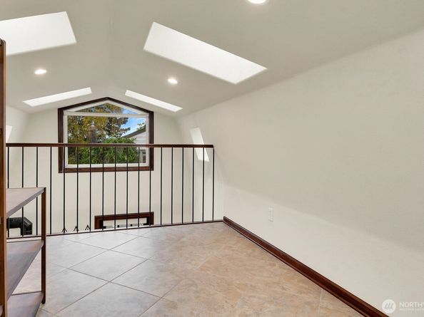 1512 10th Avenue W, Seattle WA 98119