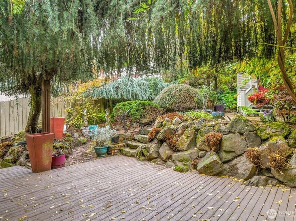 1512 10th Avenue W, Seattle WA 98119