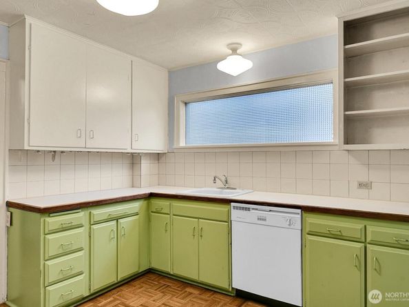 1512 10th Avenue W, Seattle WA 98119