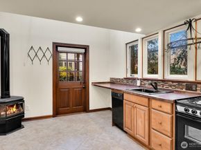 1512 10th Avenue W, Seattle WA 98119