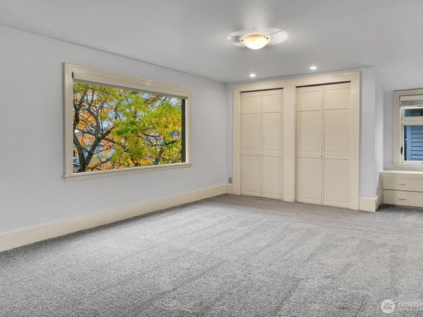 1512 10th Avenue W, Seattle WA 98119