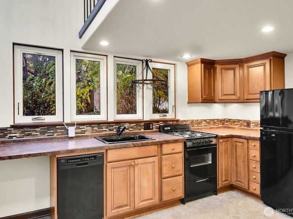 1512 10th Avenue W, Seattle WA 98119