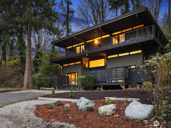 1644 32nd Avenue W, Seattle WA 98199