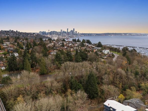 1644 32nd Avenue W, Seattle WA 98199