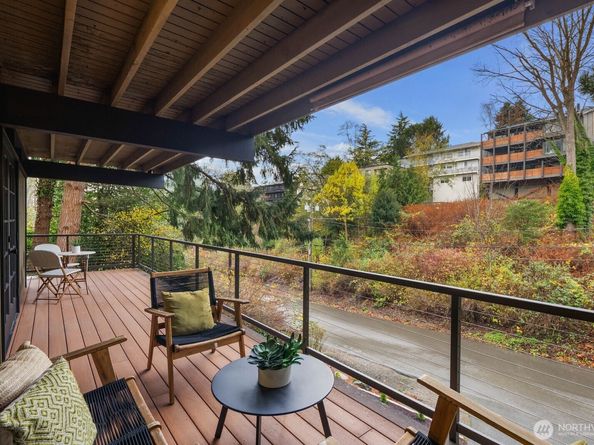 1644 32nd Avenue W, Seattle WA 98199