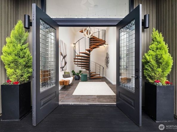 1644 32nd Avenue W, Seattle WA 98199