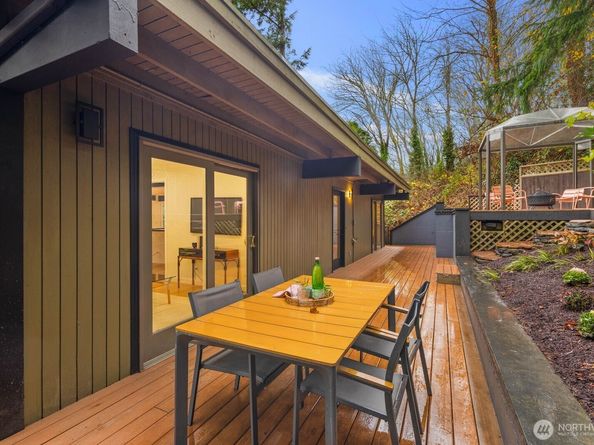 1644 32nd Avenue W, Seattle WA 98199