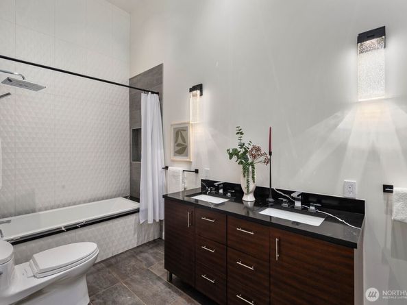 1644 32nd Avenue W, Seattle WA 98199