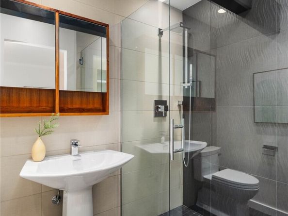 1644 32nd Avenue W, Seattle WA 98199