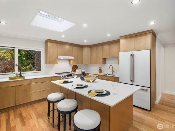 1644 32nd Avenue W, Seattle WA 98199