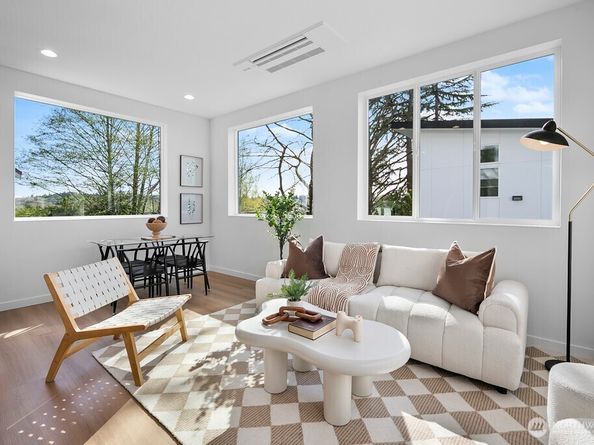 1806 28th Avenue S, Seattle WA 98144