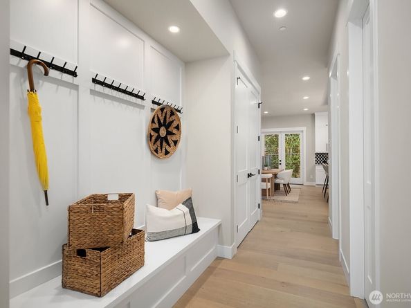 3204 116th Avenue NE, Bellevue WA 98004