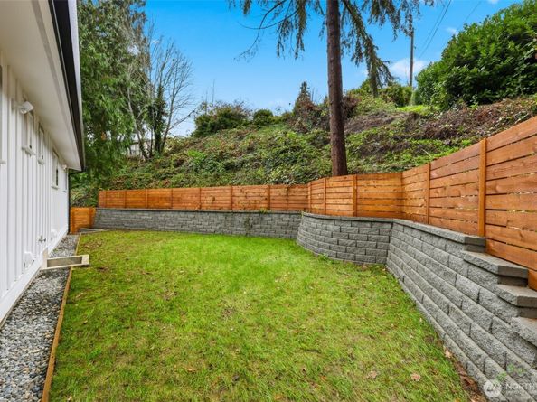 19531 55th Avenue NE, Lake Forest Park WA 98155