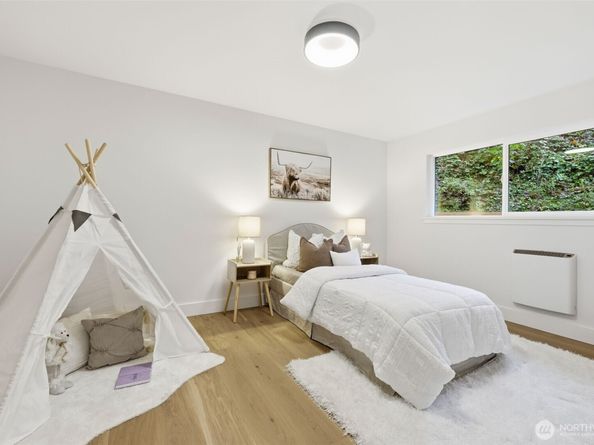 19531 55th Avenue NE, Lake Forest Park WA 98155