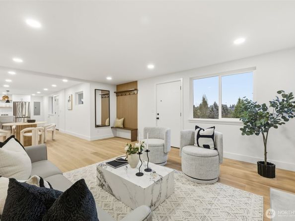 19531 55th Avenue NE, Lake Forest Park WA 98155