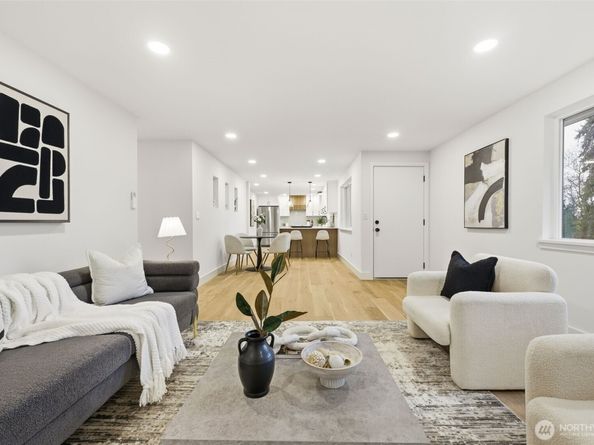 19531 55th Avenue NE, Lake Forest Park WA 98155