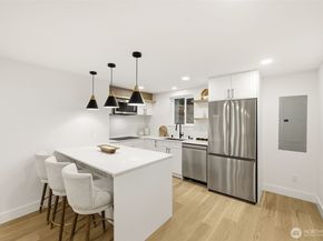 19531 55th Avenue NE, Lake Forest Park WA 98155