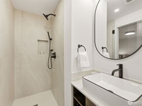 19531 55th Avenue NE, Lake Forest Park WA 98155