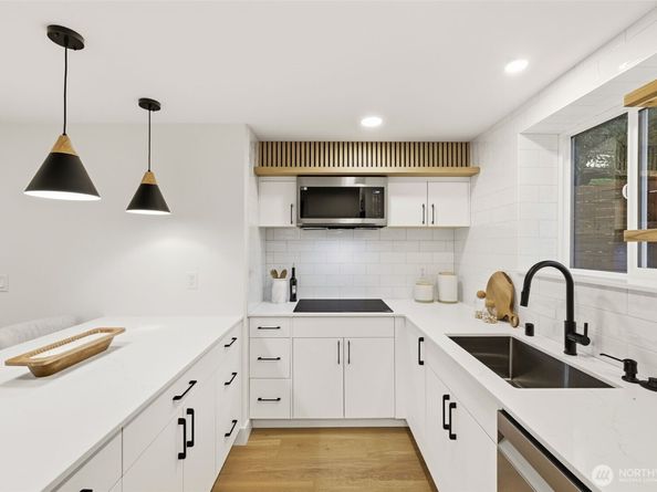 19531 55th Avenue NE, Lake Forest Park WA 98155