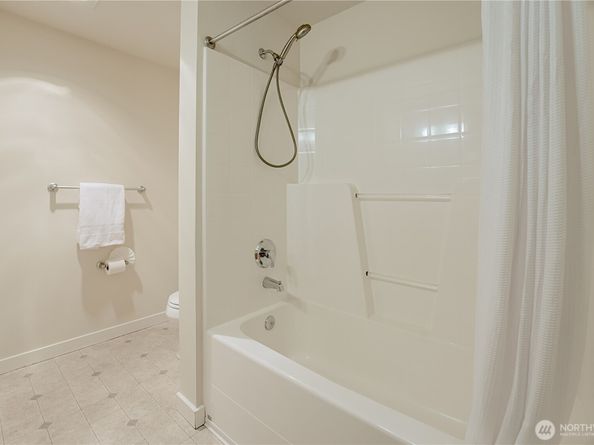 12534 15th Avenue NE 31, Seattle WA 98125