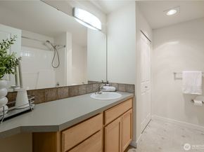 12534 15th Avenue NE 31, Seattle WA 98125