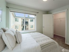 12534 15th Avenue NE 31, Seattle WA 98125