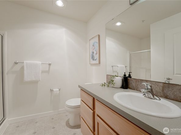 12534 15th Avenue NE 31, Seattle WA 98125