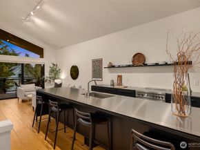 522 Madrona Way NE 4, Bainbridge Island WA 98110