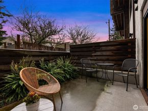 522 Madrona Way NE 4, Bainbridge Island WA 98110