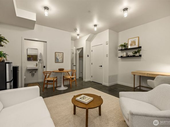 522 Madrona Way NE 4, Bainbridge Island WA 98110