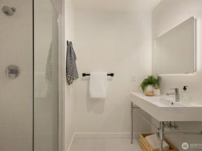 522 Madrona Way NE 4, Bainbridge Island WA 98110