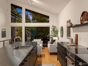 522 Madrona Way NE 4, Bainbridge Island WA 98110