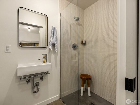 522 Madrona Way NE 4, Bainbridge Island WA 98110