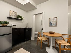 522 Madrona Way NE 4, Bainbridge Island WA 98110