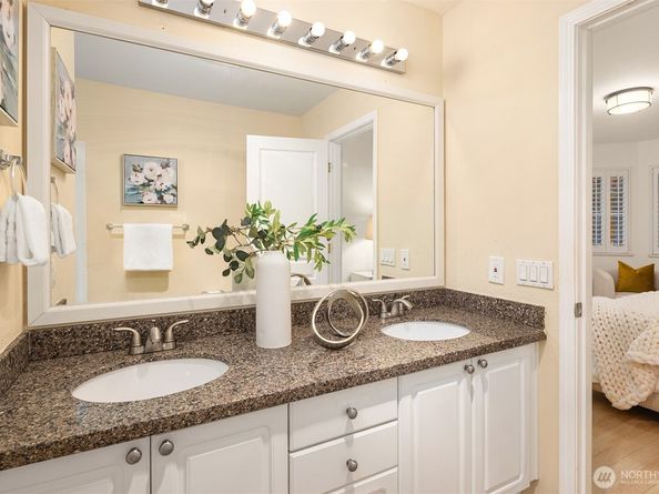 2840 139th Avenue SE 16, Bellevue WA 98005