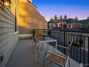 2840 139th Avenue SE 16, Bellevue WA 98005