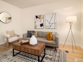 2840 139th Avenue SE 16, Bellevue WA 98005