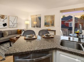 2840 139th Avenue SE 16, Bellevue WA 98005