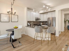 2840 139th Avenue SE 16, Bellevue WA 98005