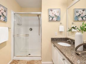 2840 139th Avenue SE 16, Bellevue WA 98005