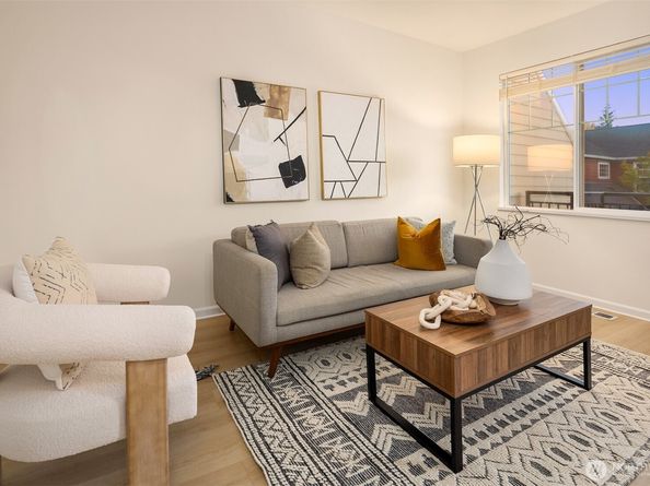 2840 139th Avenue SE 16, Bellevue WA 98005