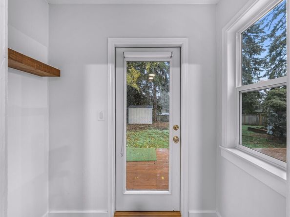 16040 26th Avenue NE, Shoreline WA 98155