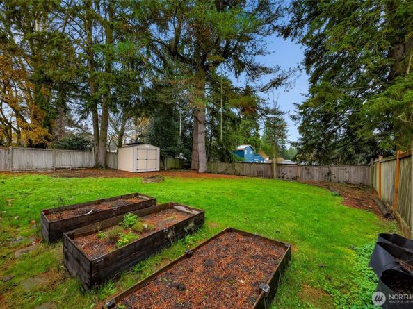 16040 26th Avenue NE, Shoreline WA 98155