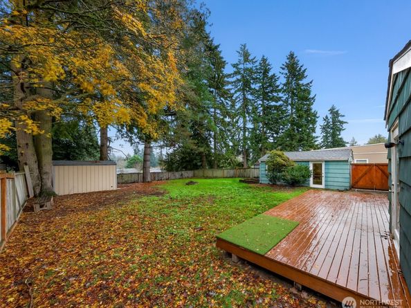 16040 26th Avenue NE, Shoreline WA 98155