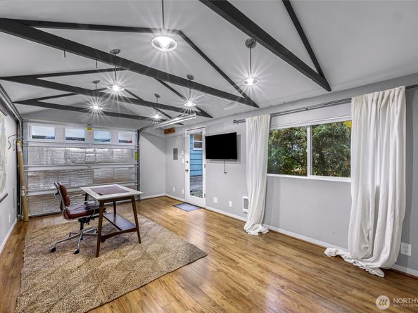 16040 26th Avenue NE, Shoreline WA 98155