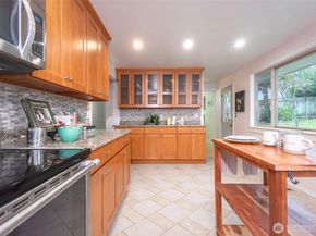 5514 NE 195th Street, Kenmore WA 98028