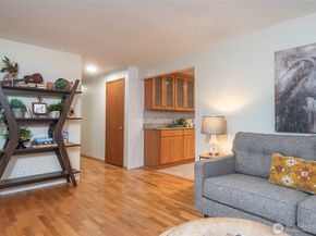 5514 NE 195th Street, Kenmore WA 98028